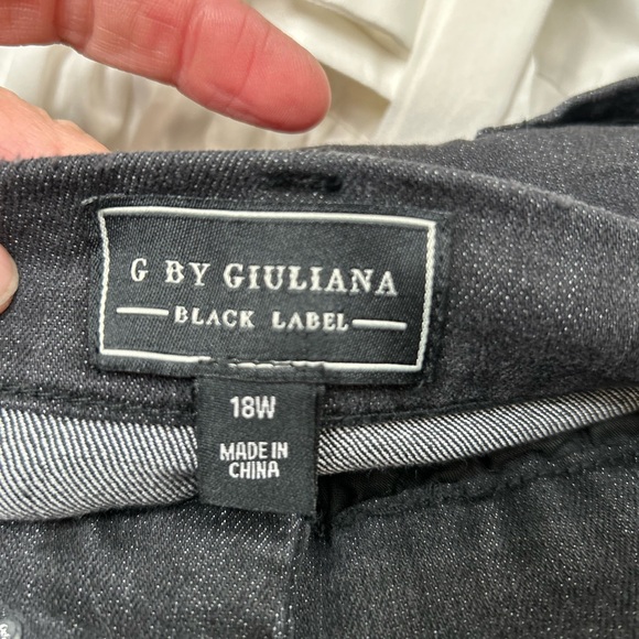 G By Giuliana Blacklabel
Embellished Ecochic Denim Pencil
Skirt SZ 18, NWOT - Picture 4 of 11